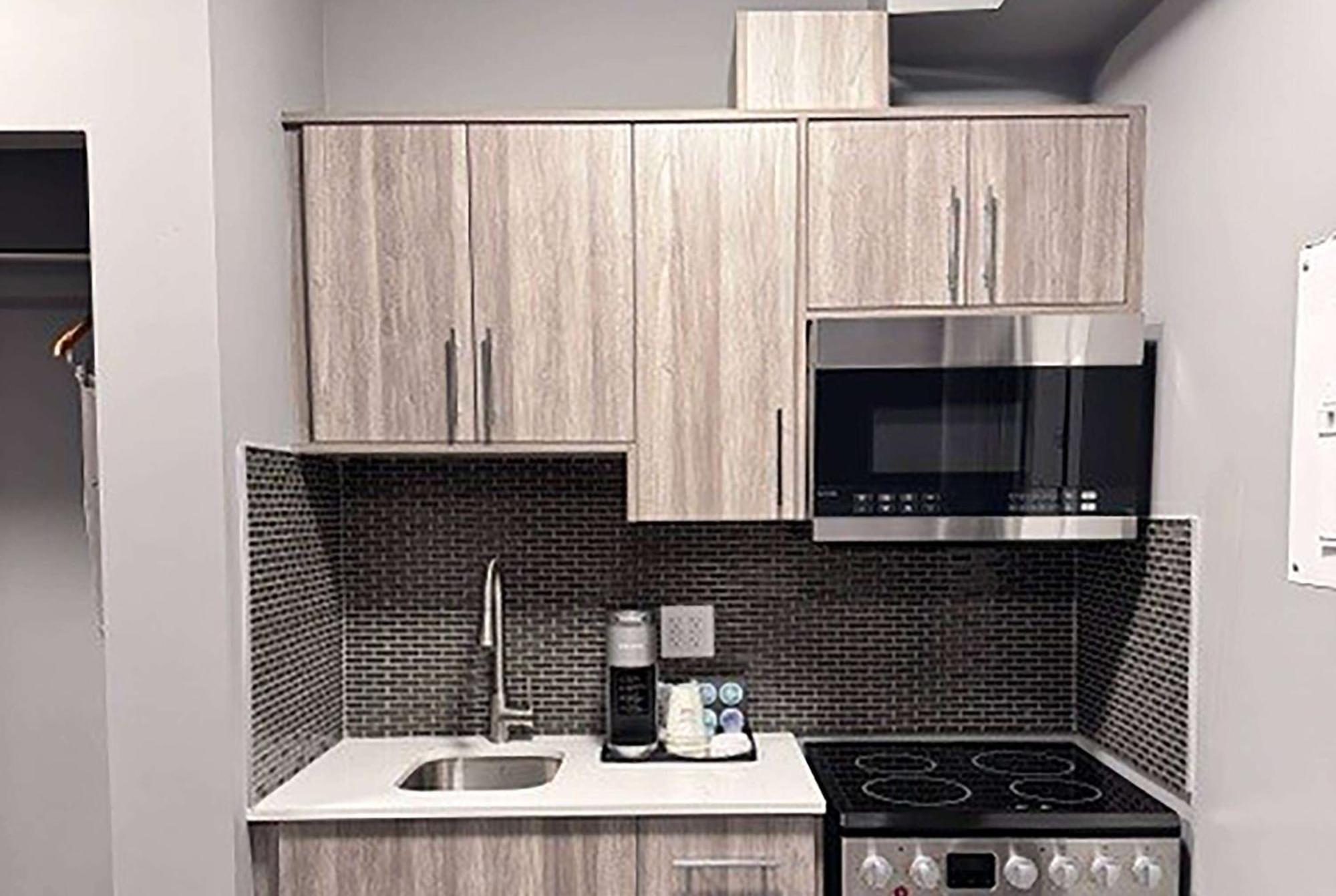 Ramada By Wyndham West Edmonton Hotel & Suites 외부 사진