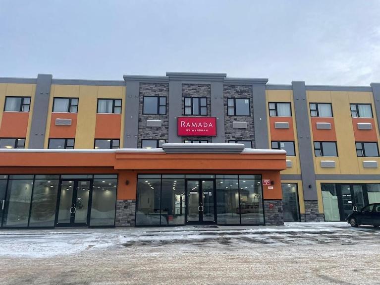 Ramada By Wyndham West Edmonton Hotel & Suites 외부 사진