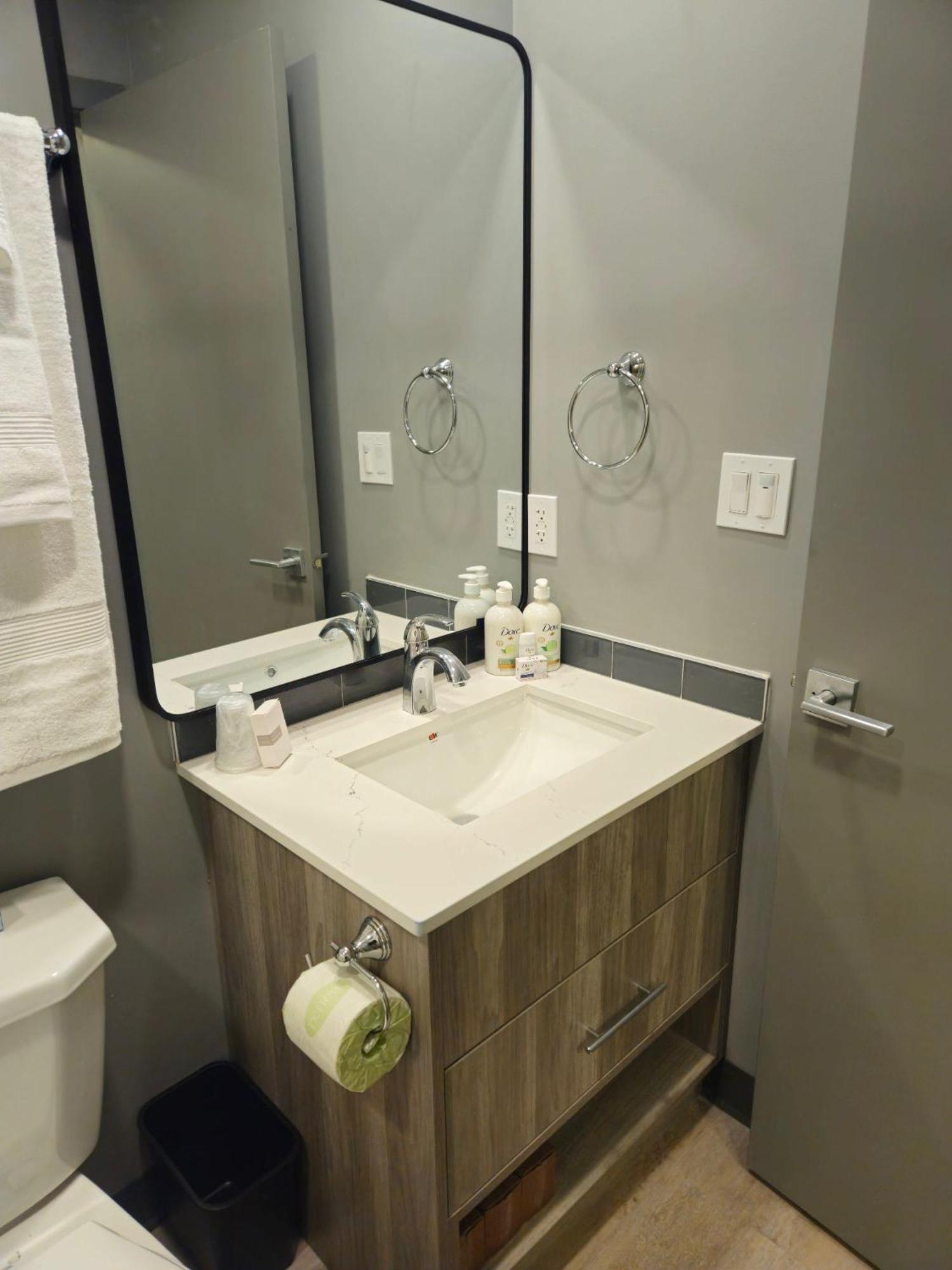 Ramada By Wyndham West Edmonton Hotel & Suites 외부 사진