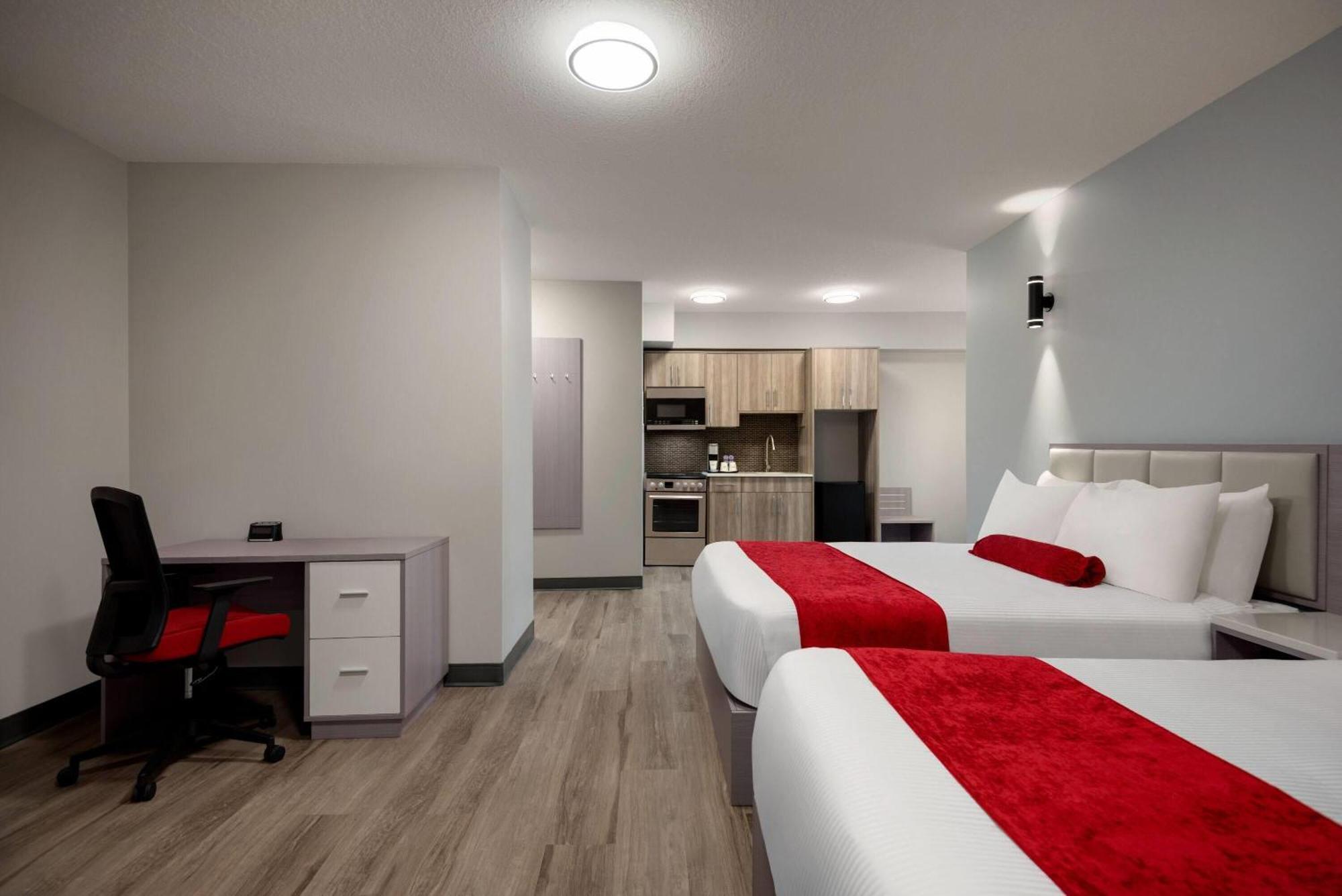 Ramada By Wyndham West Edmonton Hotel & Suites 외부 사진