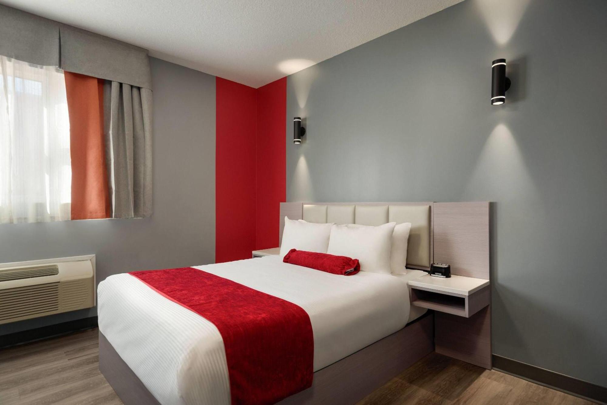 Ramada By Wyndham West Edmonton Hotel & Suites 외부 사진