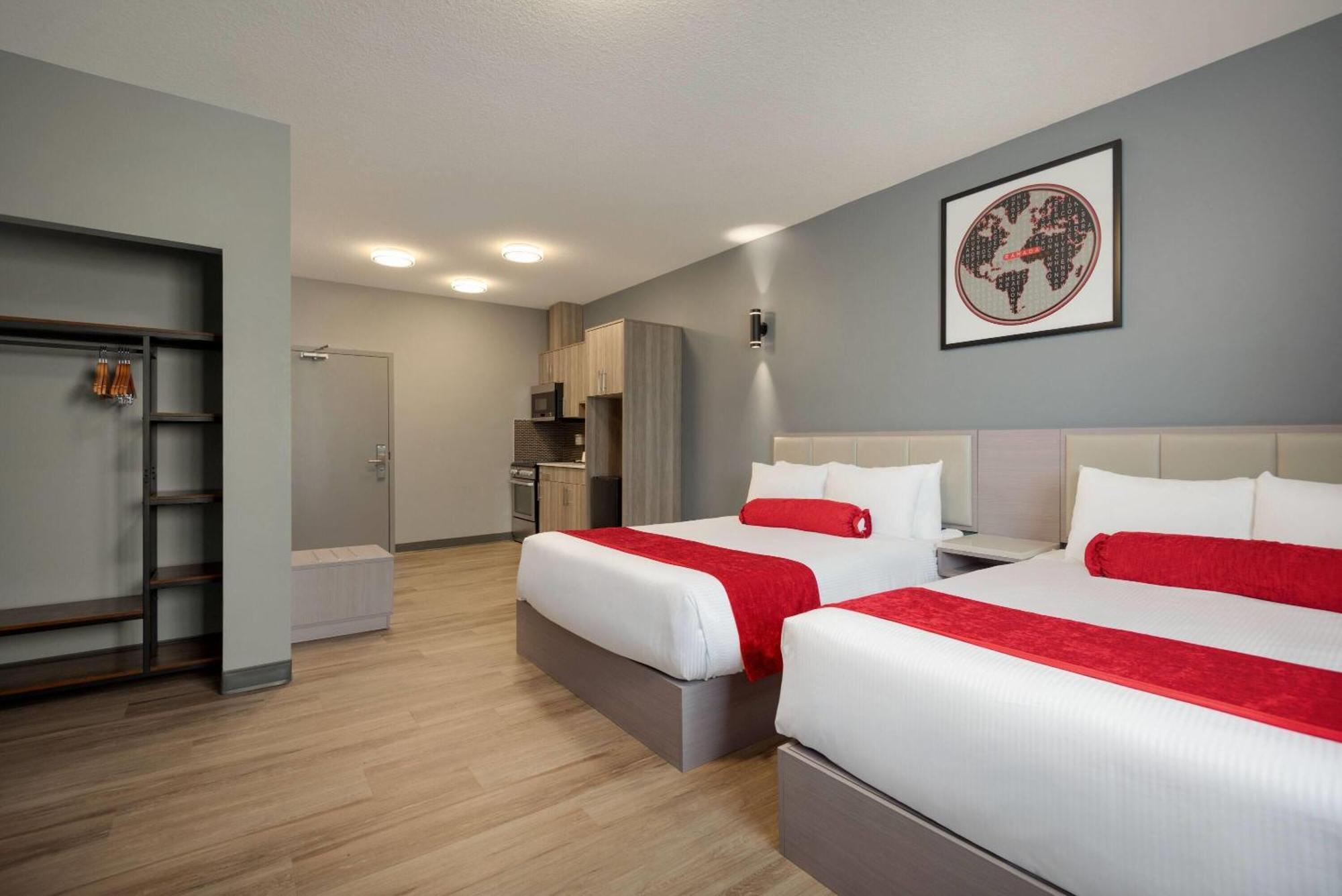 Ramada By Wyndham West Edmonton Hotel & Suites 외부 사진