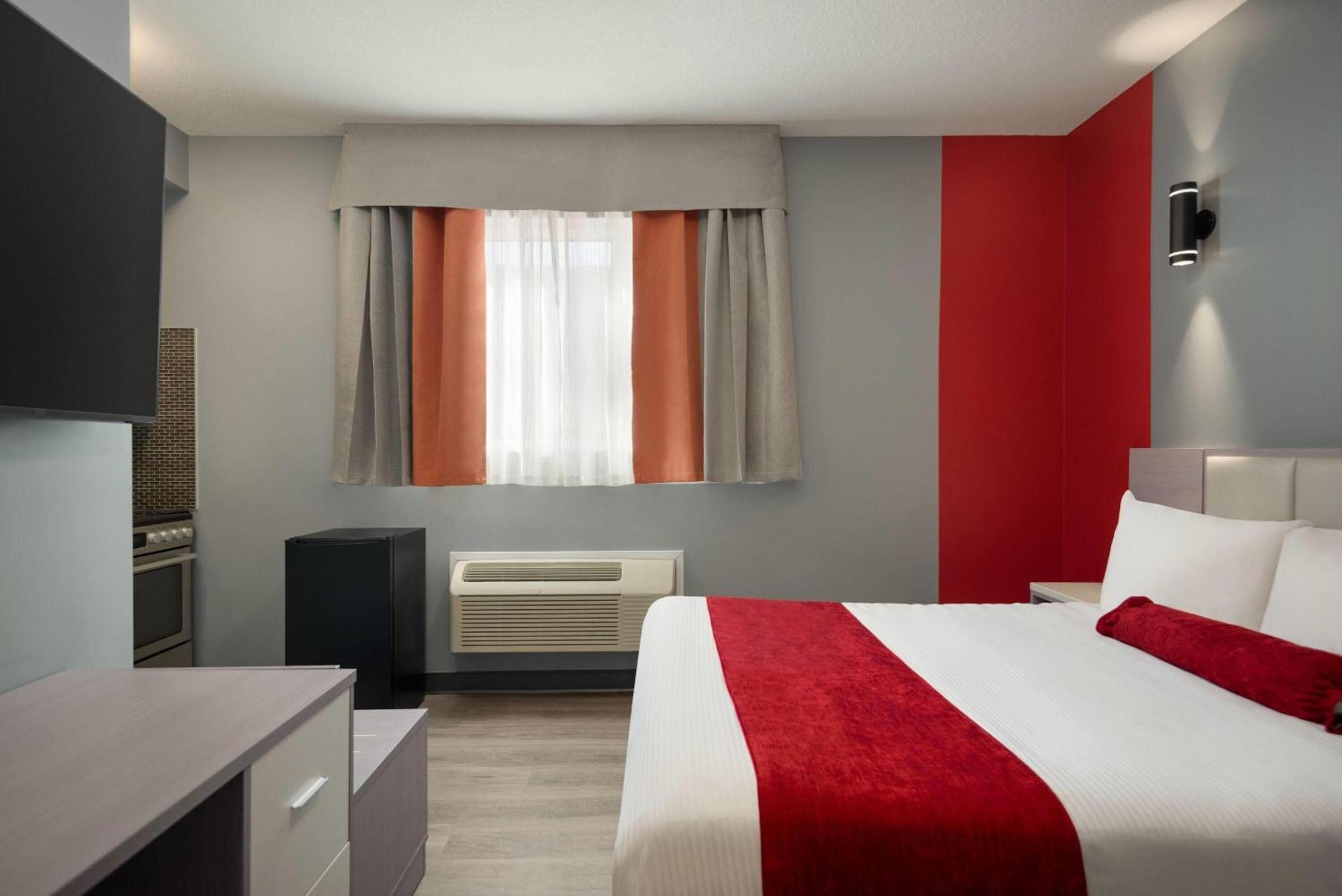 Ramada By Wyndham West Edmonton Hotel & Suites 외부 사진