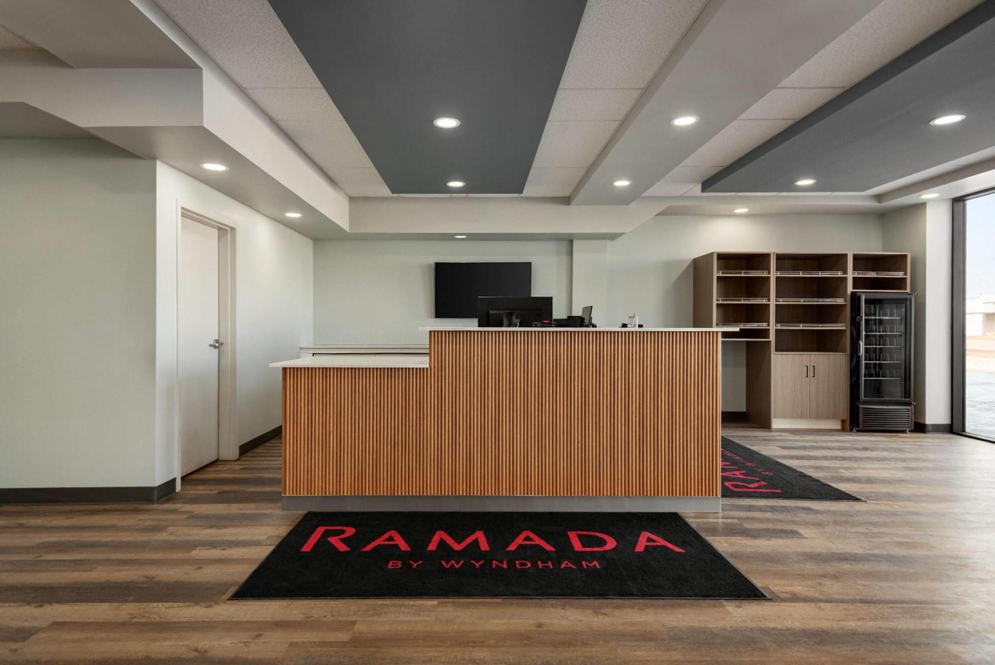 Ramada By Wyndham West Edmonton Hotel & Suites 외부 사진
