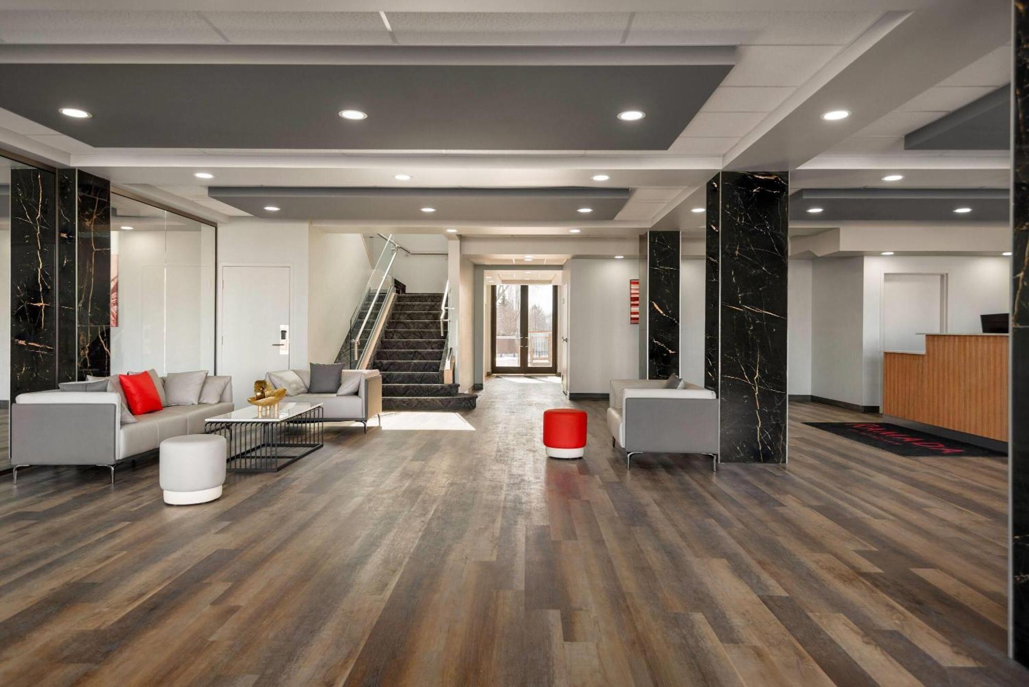 Ramada By Wyndham West Edmonton Hotel & Suites 외부 사진