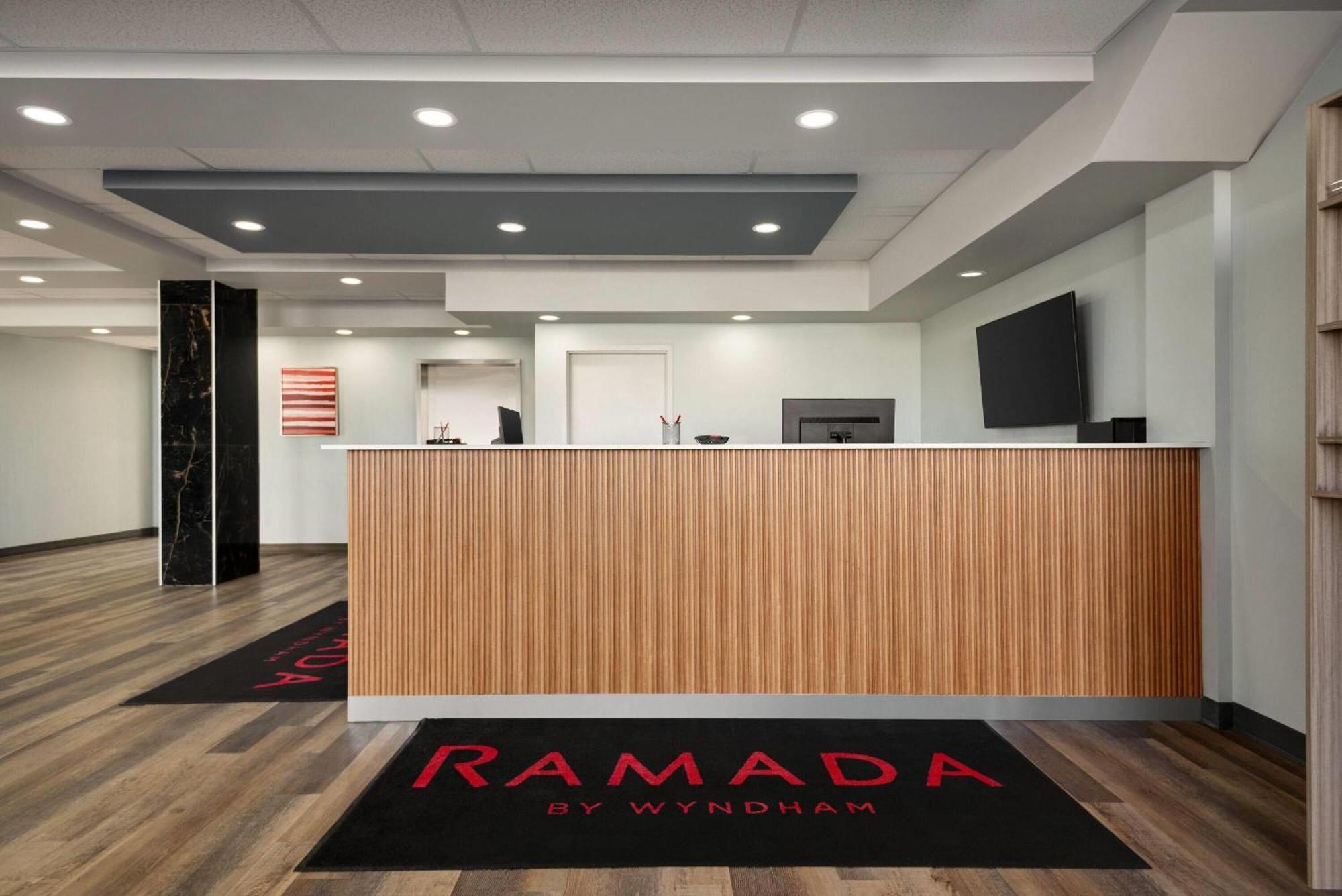Ramada By Wyndham West Edmonton Hotel & Suites 외부 사진